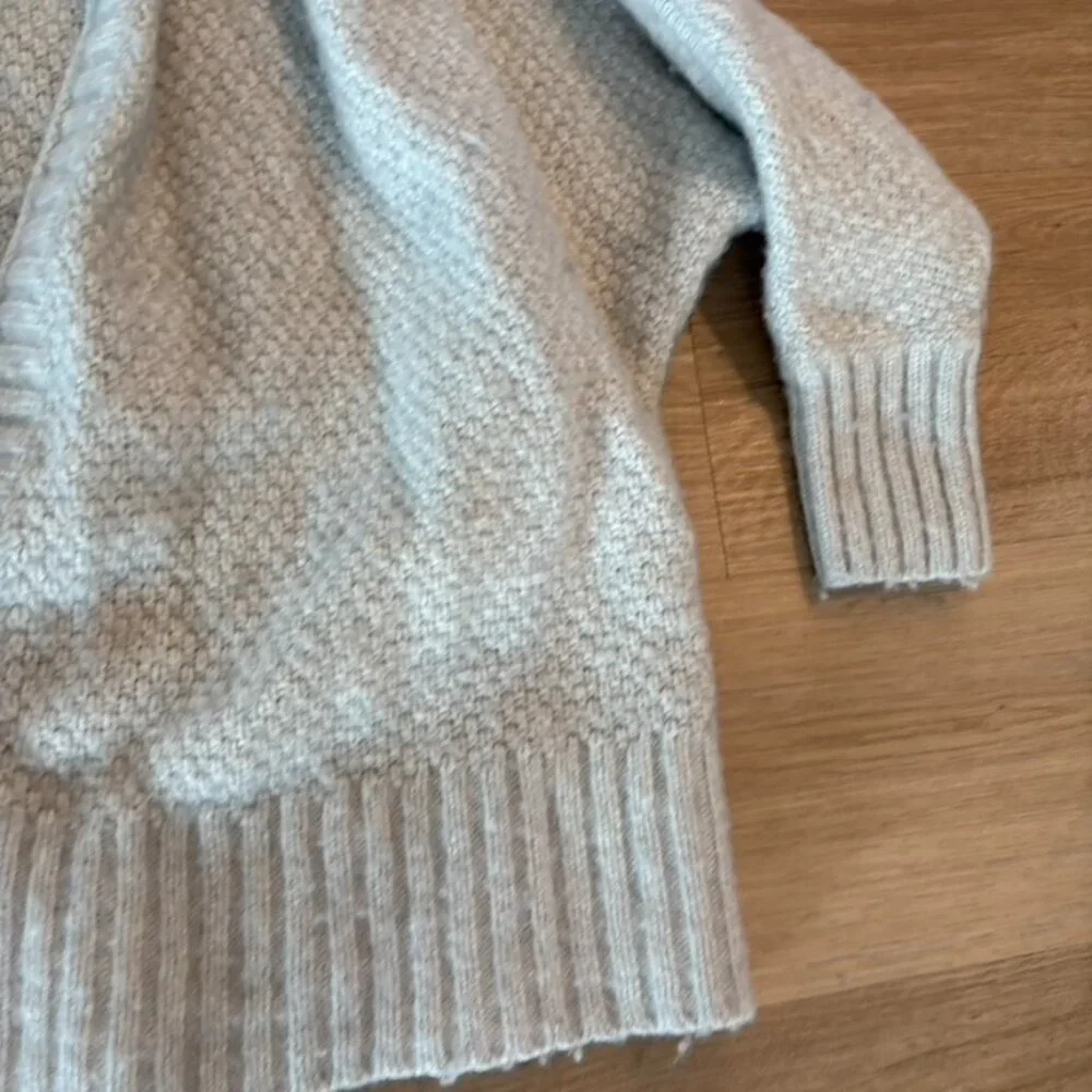 ** Madewell Gray Waller Crop Chunky Knit Button Down Cardigan Sweater Size S - Picture 3 of 6